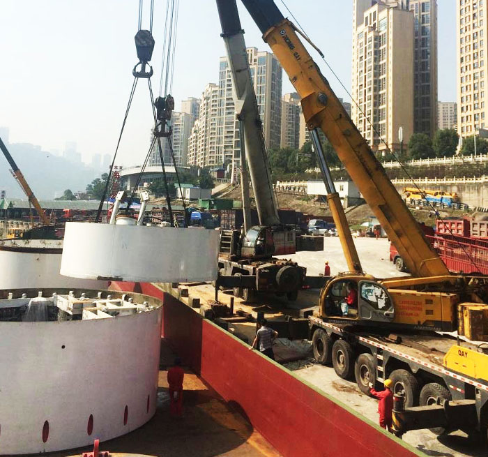 沈丘吊车作业中